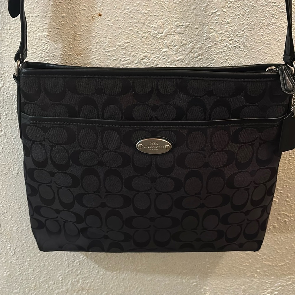 Small Coach shoulder bag brand new with out tags